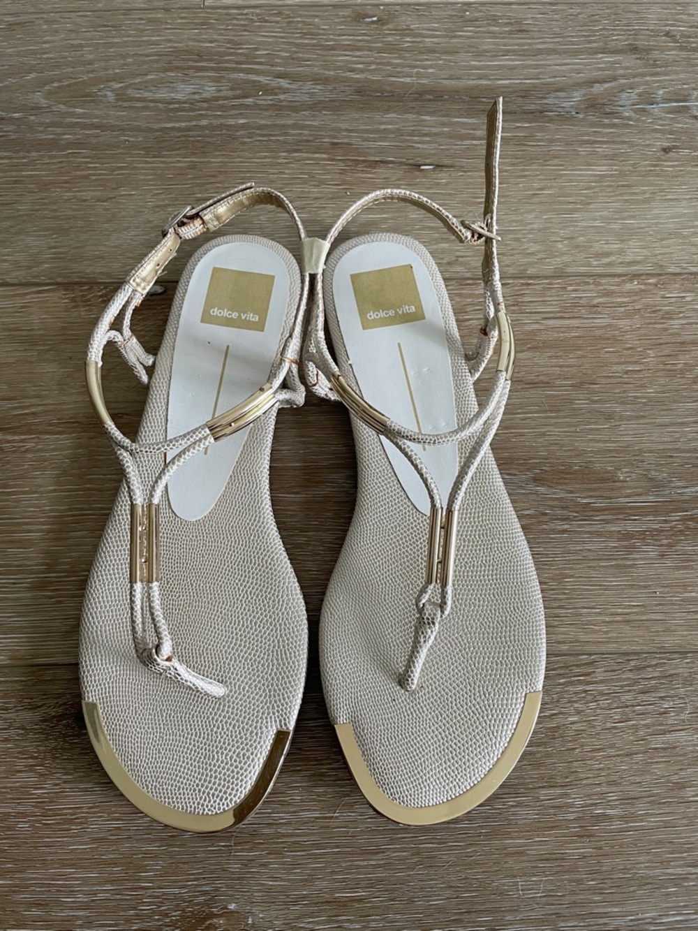 Dolce Vita Women's Beige Gold-Trim Thong Sandals Sz 9.5